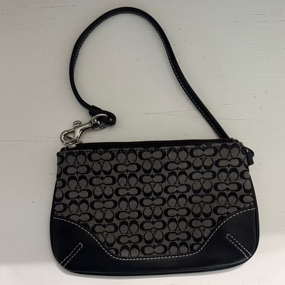 Coach Handbags - Coach wristlet